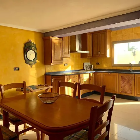 5 Con Piscina Y Jardin 度假居 *