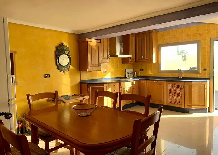 5 Con Piscina Y Jardin Будинок відпочинку *